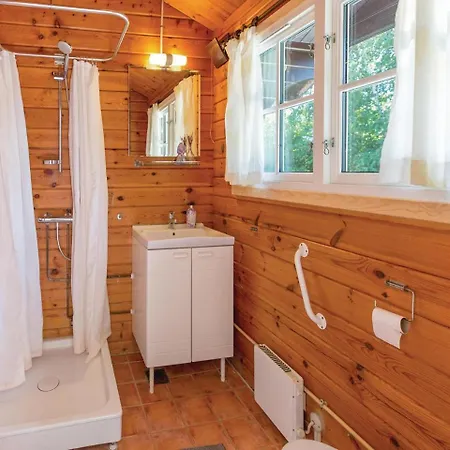 Three-bedroom Holiday In * Højby